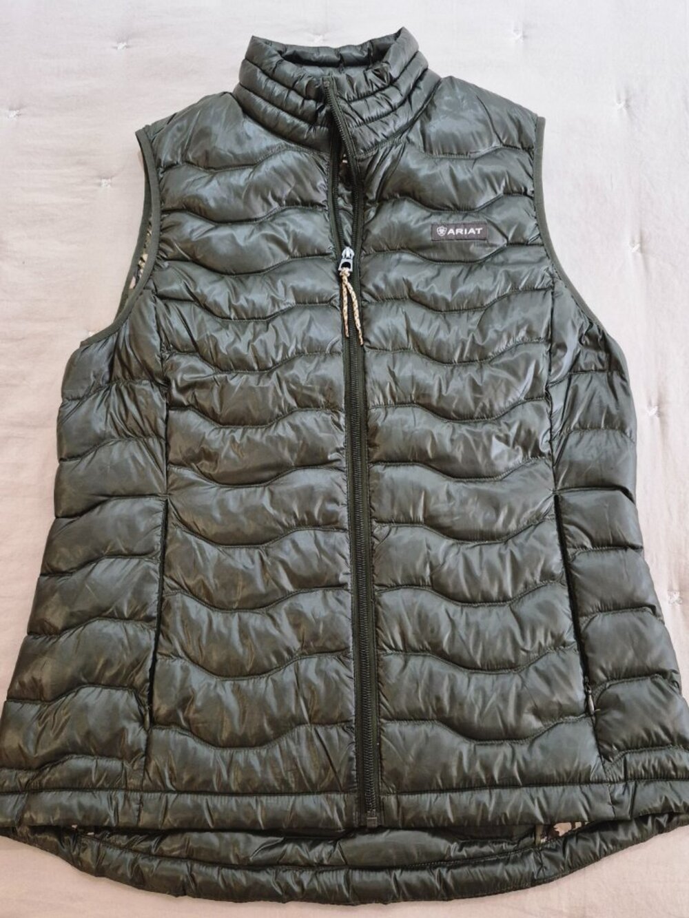 ARIAT Tek Women’s Ideal Down Puffer Vest Green Medium Lightweight Full Zip
